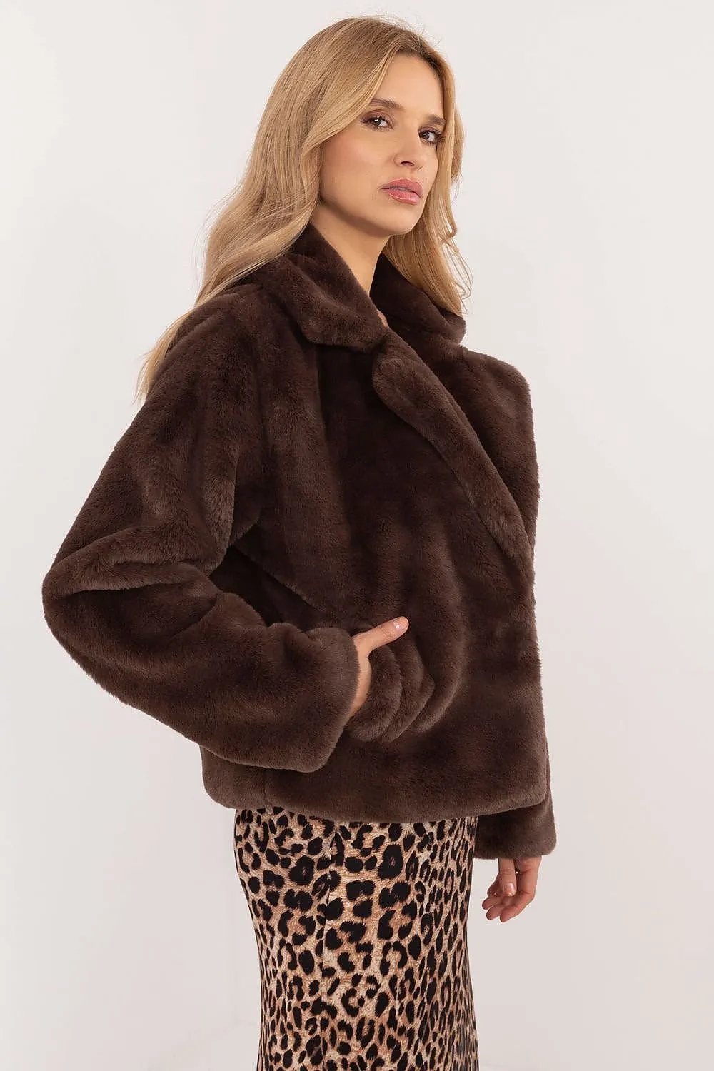 Elegant  slip-in pockets fur jacket