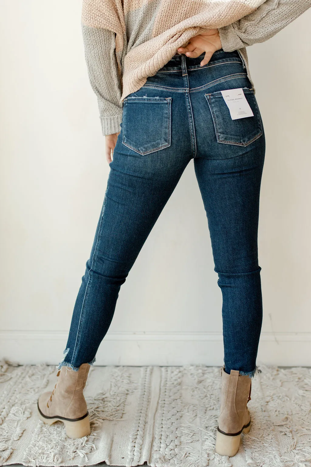 mid rise fray hem crop skinny
